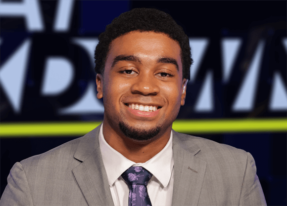 Amari Smith smiling for a photo